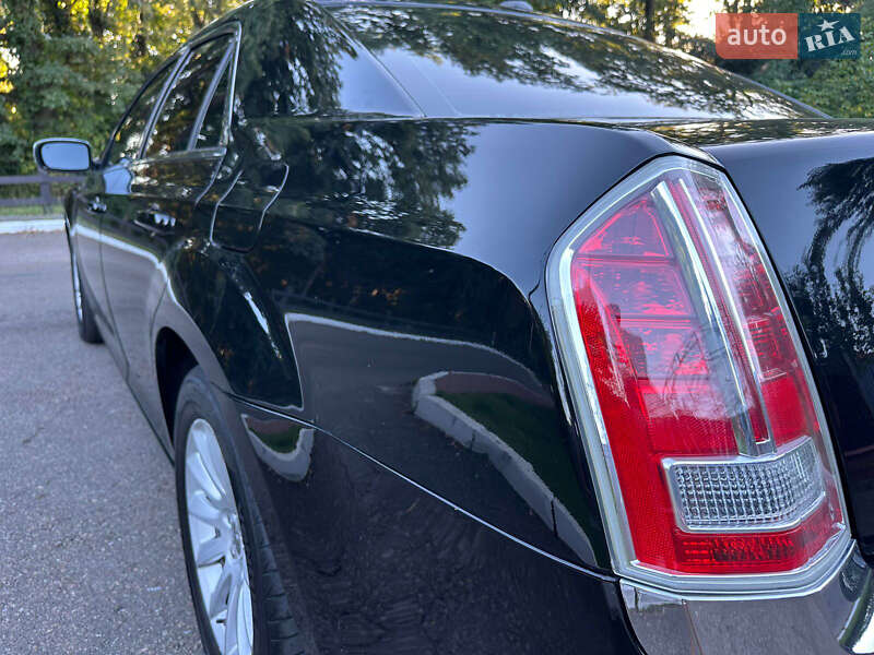 Седан Chrysler 300 2012 в Києві