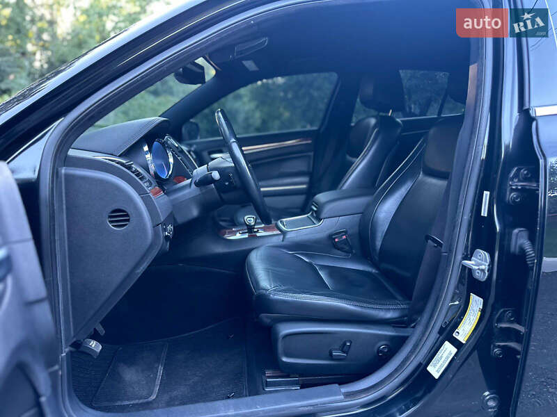 Седан Chrysler 300 2012 в Києві
