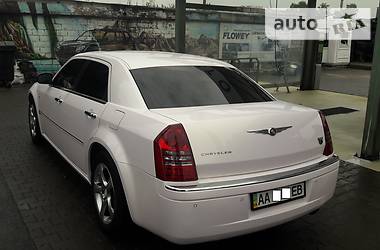 Седан Chrysler 300C 2005 в Киеве