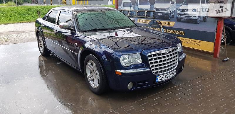 Седан Chrysler 300C 2005 в Кельменцях