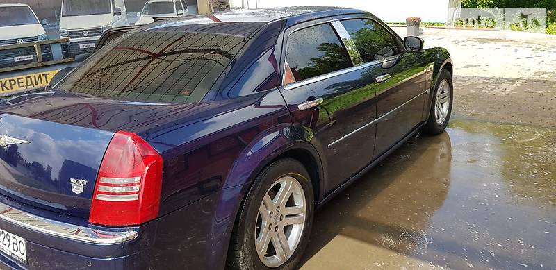 Седан Chrysler 300C 2005 в Кельменцях