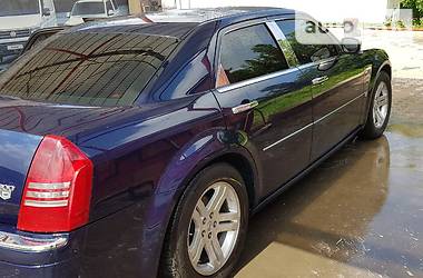 Седан Chrysler 300C 2005 в Кельменцях