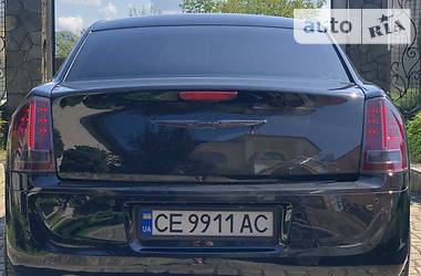 Седан Chrysler 300C 2013 в Черновцах