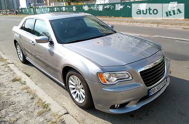 Седан Chrysler 300C 2013 в Киеве