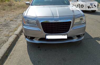 Седан Chrysler 300C 2013 в Киеве