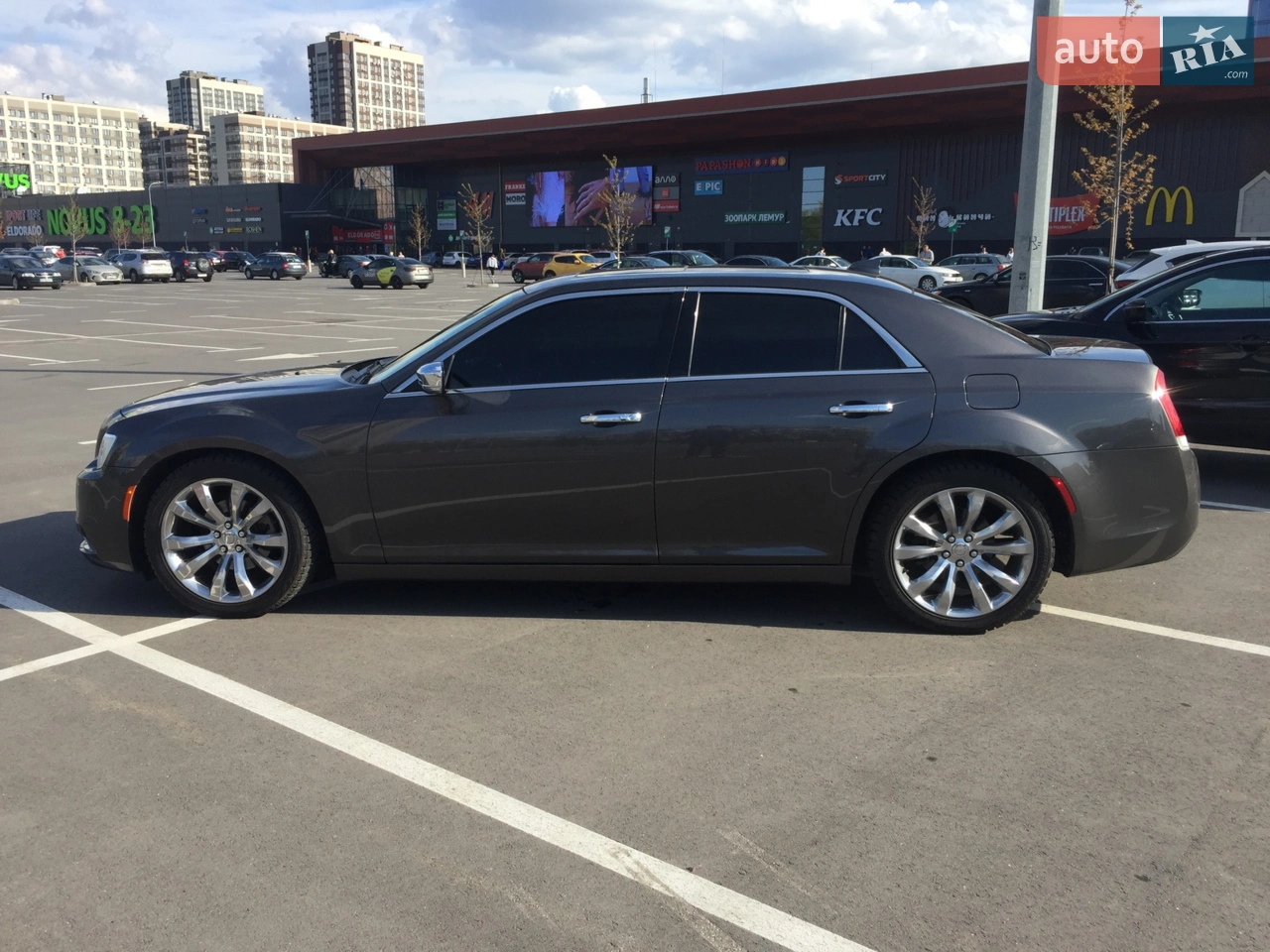 2017 Chrysler 300C - мініатюра 9