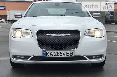 Седан Chrysler 300C 2015 в Киеве