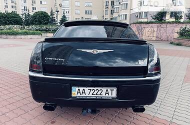Седан Chrysler 300C 2005 в 