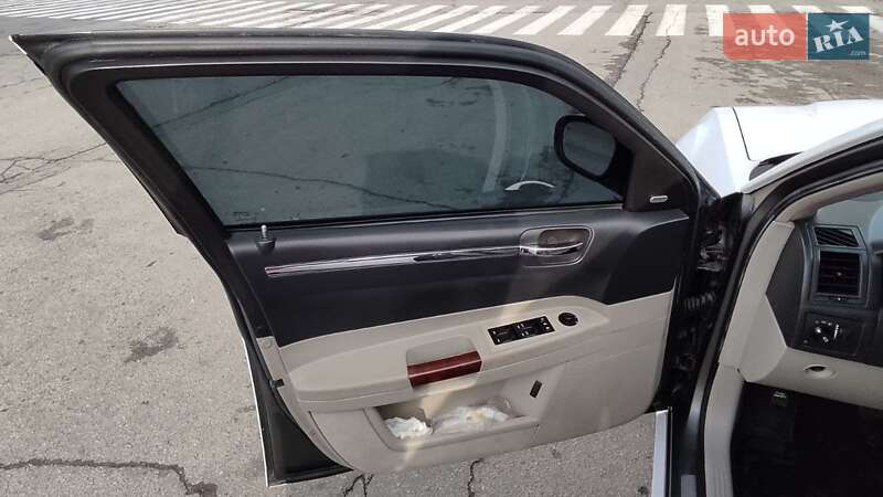 Седан Chrysler 300C 2007 в Дніпрі
