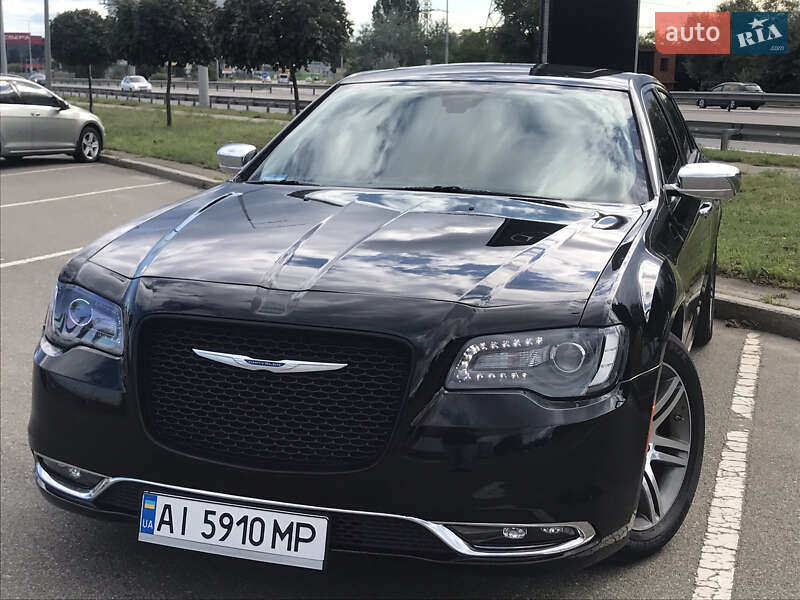 Седан Chrysler 300C 2016 в Киеве