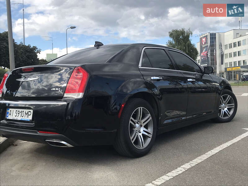 Седан Chrysler 300C 2016 в Киеве