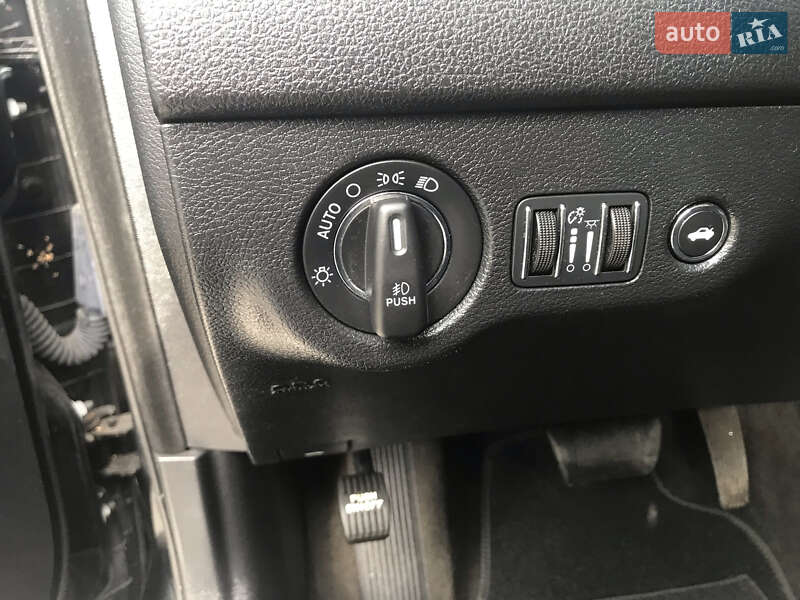 Седан Chrysler 300C 2016 в Киеве