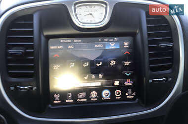 Седан Chrysler 300C 2016 в 