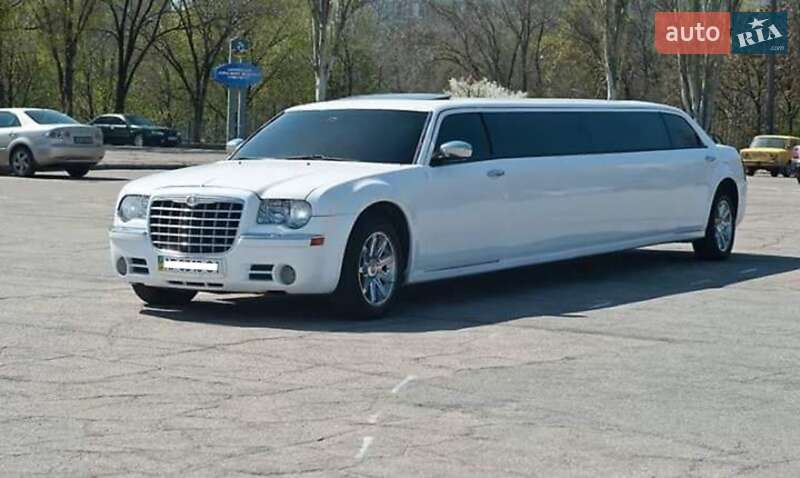 Лимузин Chrysler 300C 2005 в Львове