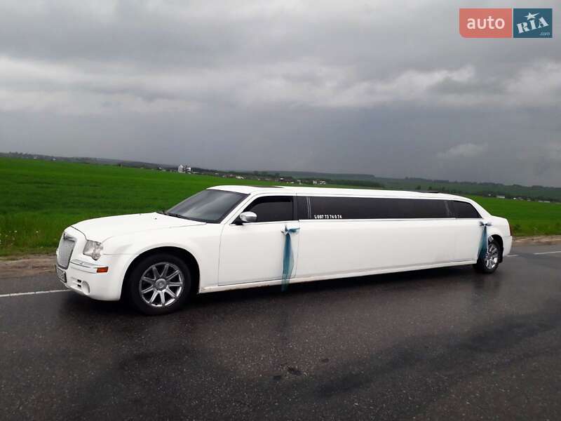 Лимузин Chrysler 300C 2005 в Львове