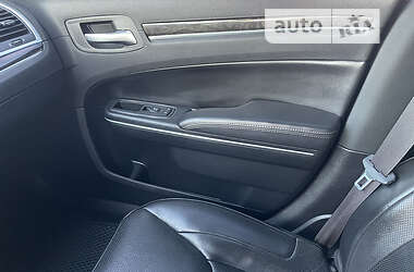 Седан Chrysler 300C 2018 в 