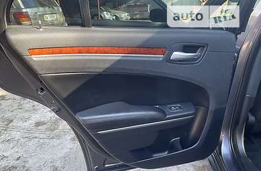 Седан Chrysler 300C 2013 в 