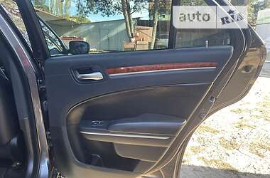 Седан Chrysler 300C 2013 в 