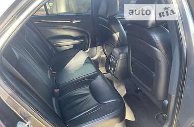 Седан Chrysler 300C 2013 в 