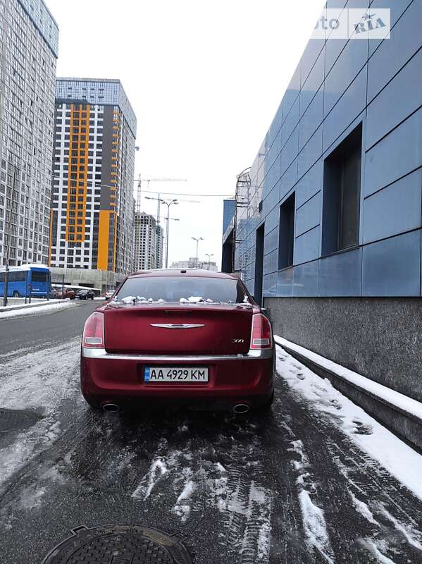 Седан Chrysler 300C 2014 в Харькове