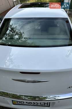 Седан Chrysler 300C 2011 в 