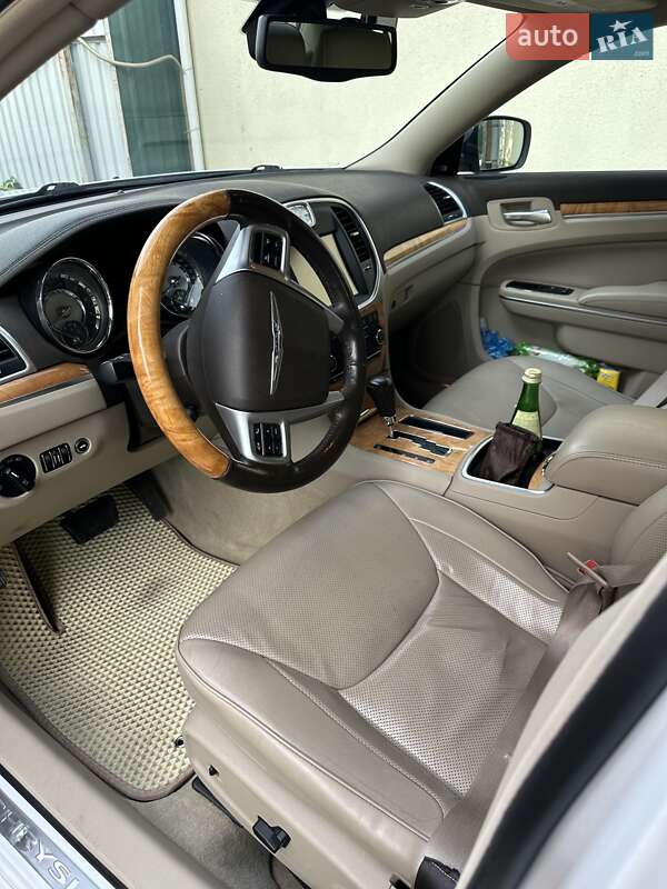 Седан Chrysler 300C 2011 в Киеве