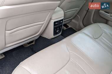 Седан Chrysler 300C 2013 в 