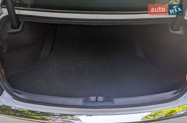 Седан Chrysler 300C 2013 в 