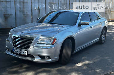 Седан Chrysler 300C 2012 в Львові