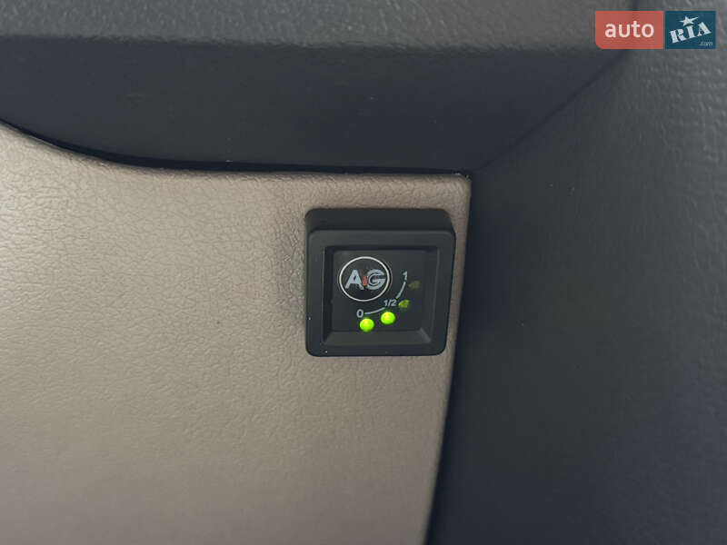 Седан Chrysler 300C 2006 в Днепре