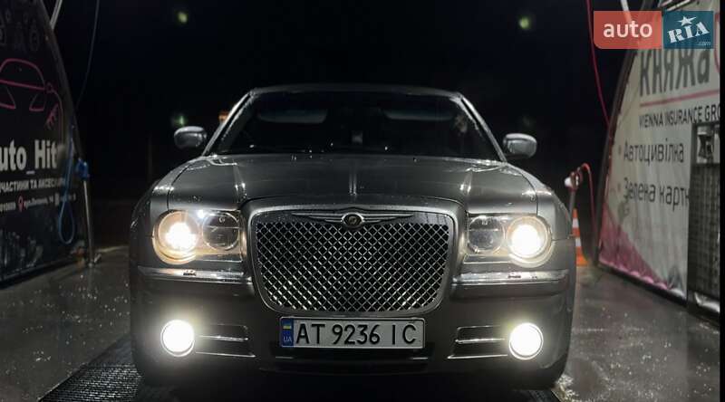 Седан Chrysler 300C 2006 в Калуше