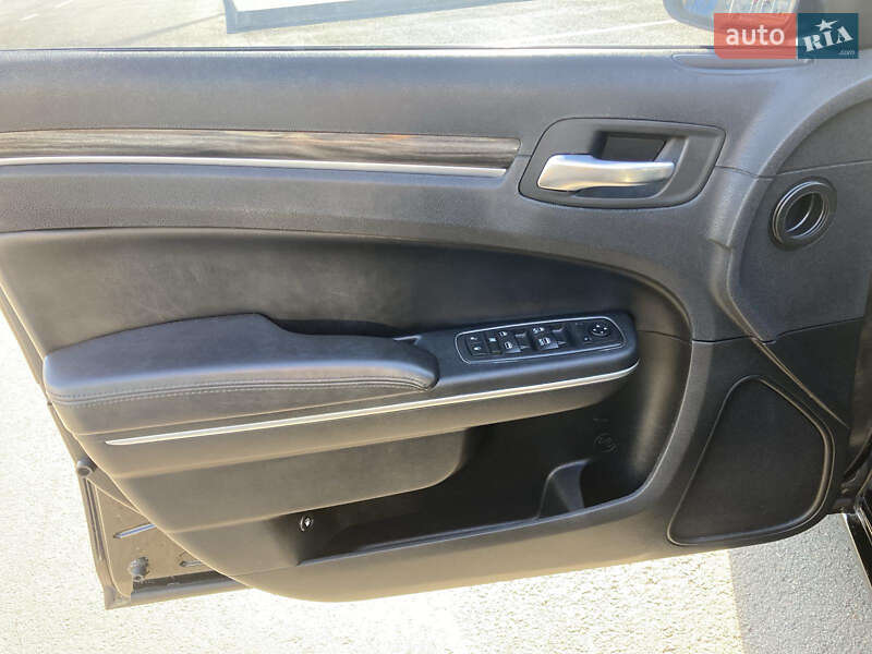 Седан Chrysler 300C 2018 в Киеве