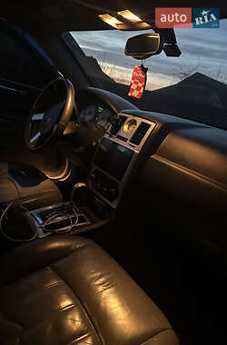 Хэтчбек Chrysler 300C 2005 в 