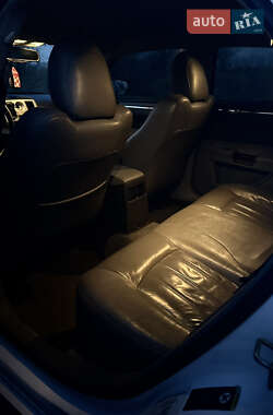 Хэтчбек Chrysler 300C 2005 в 