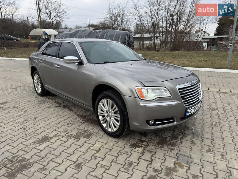 Седан Chrysler 300C 2014 в Черновцах