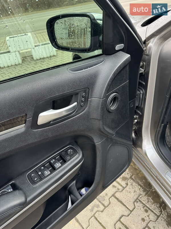 Седан Chrysler 300C 2014 в Черновцах