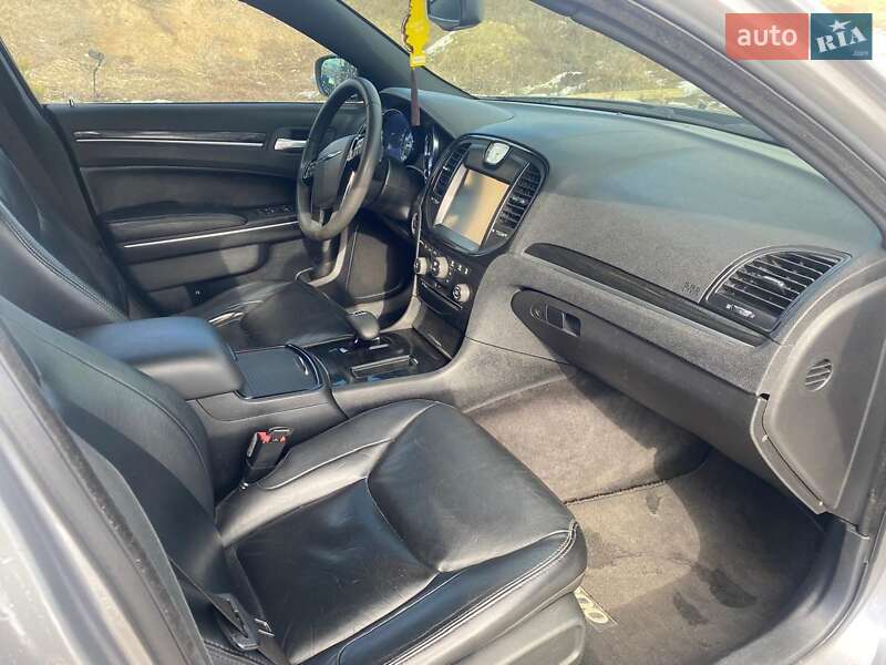 Седан Chrysler 300C 2012 в Хмельницком