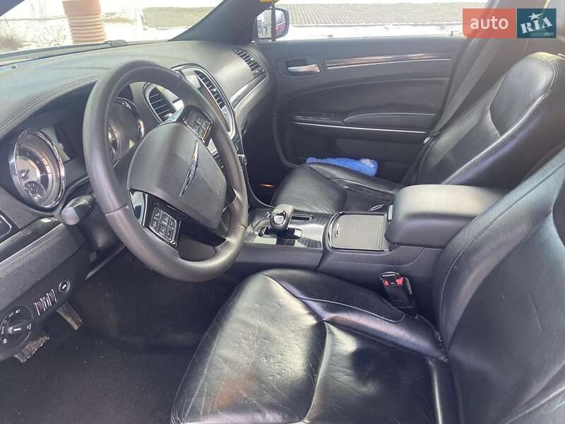 Седан Chrysler 300C 2012 в Хмельницком