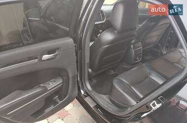 Седан Chrysler 300C 2012 в 