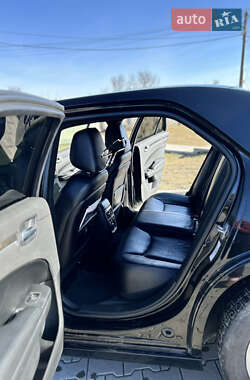 Седан Chrysler 300C 2011 в 