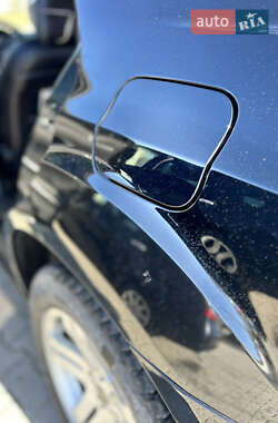 Седан Chrysler 300C 2011 в 