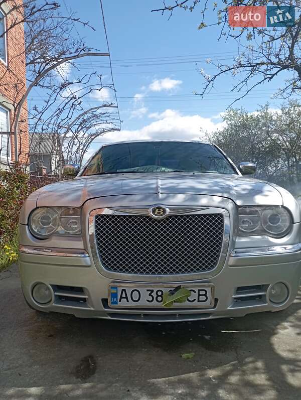 Седан Chrysler 300C 2005 в Виноградове