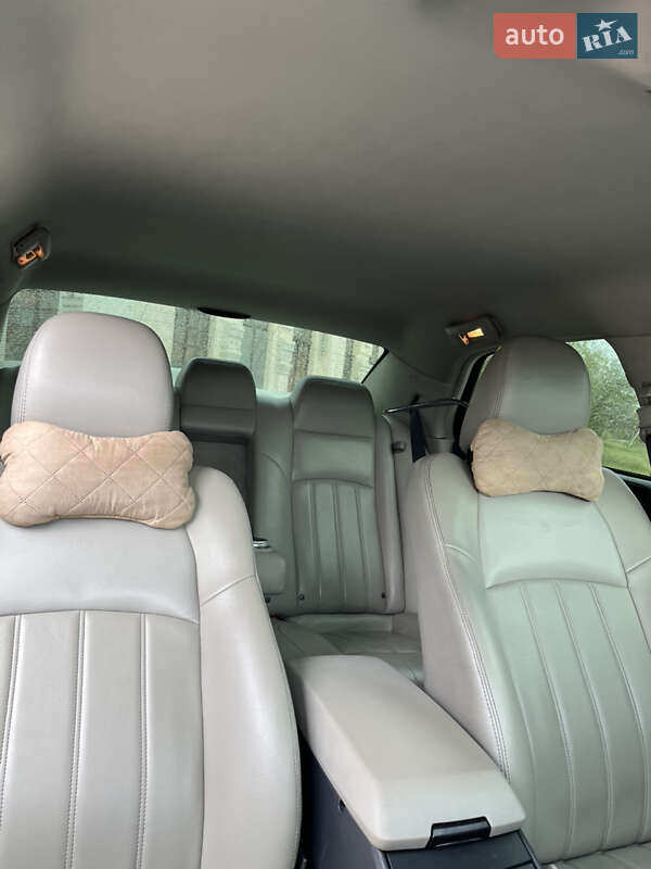 Седан Chrysler 300C 2005 в Черновцах