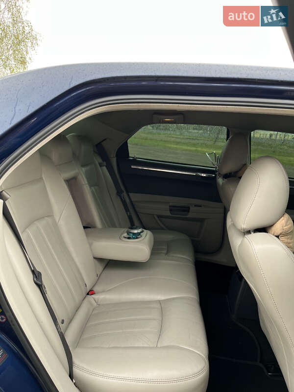 Седан Chrysler 300C 2005 в Черновцах