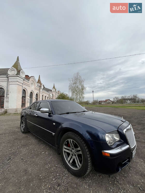 Седан Chrysler 300C 2005 в Черновцах