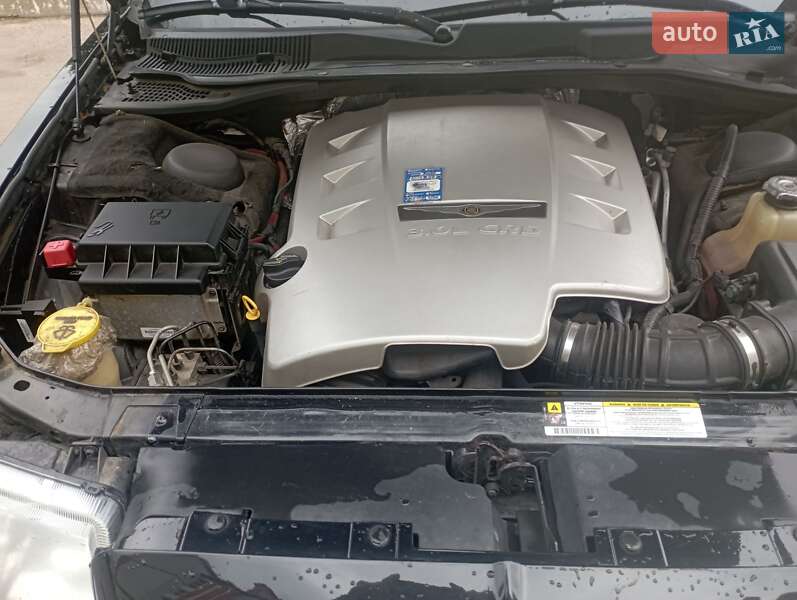 Седан Chrysler 300C 2006 в Дрогобичі