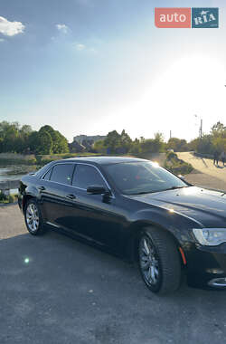 Седан Chrysler 300C 2016 в 
