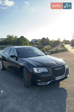 Седан Chrysler 300C 2016 в 