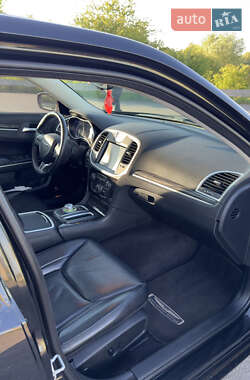 Седан Chrysler 300C 2016 в 