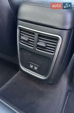 Седан Chrysler 300C 2016 в 